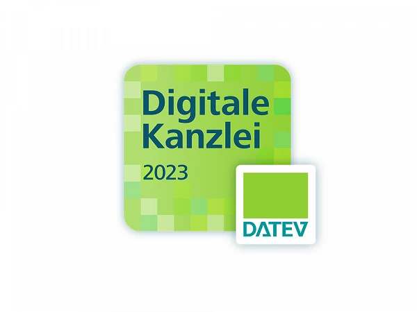 Logo der "Digitalen Kanzlei 2023" in verschiedenen Grüntönen mit einer quadratischen Pixelstruktur, daneben das Logo von DATEV in blauer Schrift auf einem weißen Hintergrund.